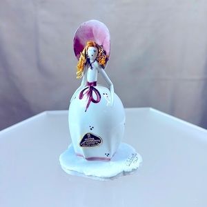 Capodimonte Nuova Lady 5” tall, 3” wide at the base, 2.5” deep